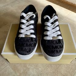 New In Box Michael Kors Kids Sneakers 