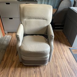 RV Recliner And Swivel Takeout