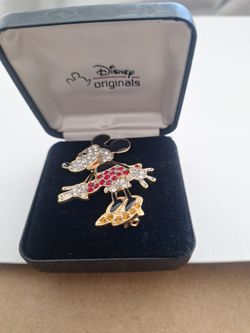 Minnie Mouse full-body brooch vintage