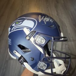 “Marshawn Lynch 24” AUTOGRAPHED SEATTLE SEAHAWKS NFL SPEEDFLEX HELMET