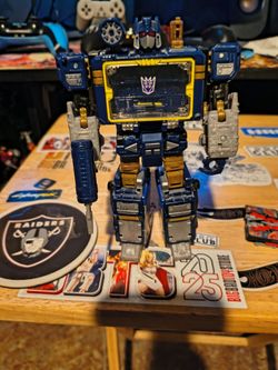 Netflix War for Cybertron Trilogy Voyager Class Soundwave.