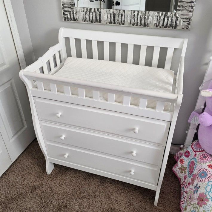 White Changing Table Dresser with Pad