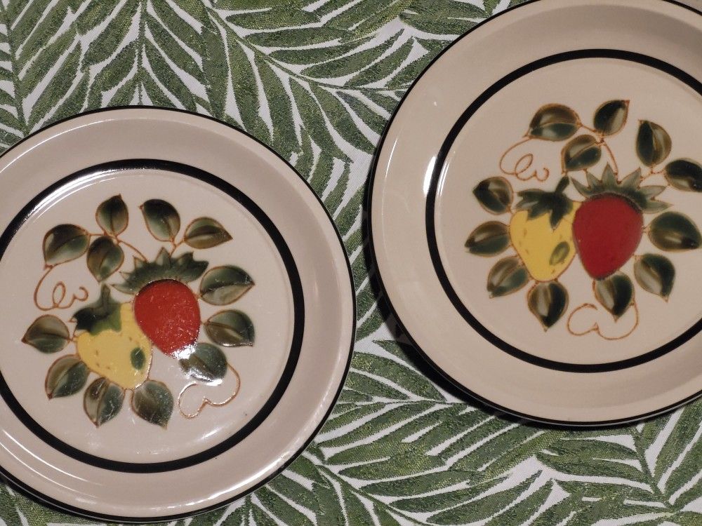 Two Beautiful Vintage 70s Collectible Stoneware Pottery Plates Japan  Whimsical 