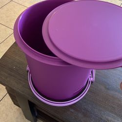 Tupperware 