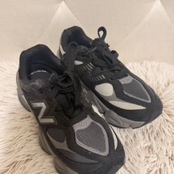 NEW BALANCE KIDS Tennis SIZE 1.5 Like New 