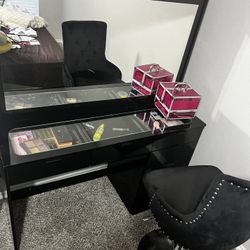 Selling Vanity Dining Room Table 