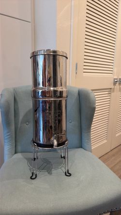 Berkey Water Filter (Filters 1.5 Gallons – 18″ Tall)