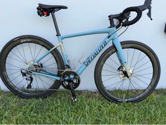 🚴🏻 Specialized Diverge Carbon Gravel Bike – Size 54  Take on any road with confidence on this Specialized Diverge Carbon, a premium gravel bike buil