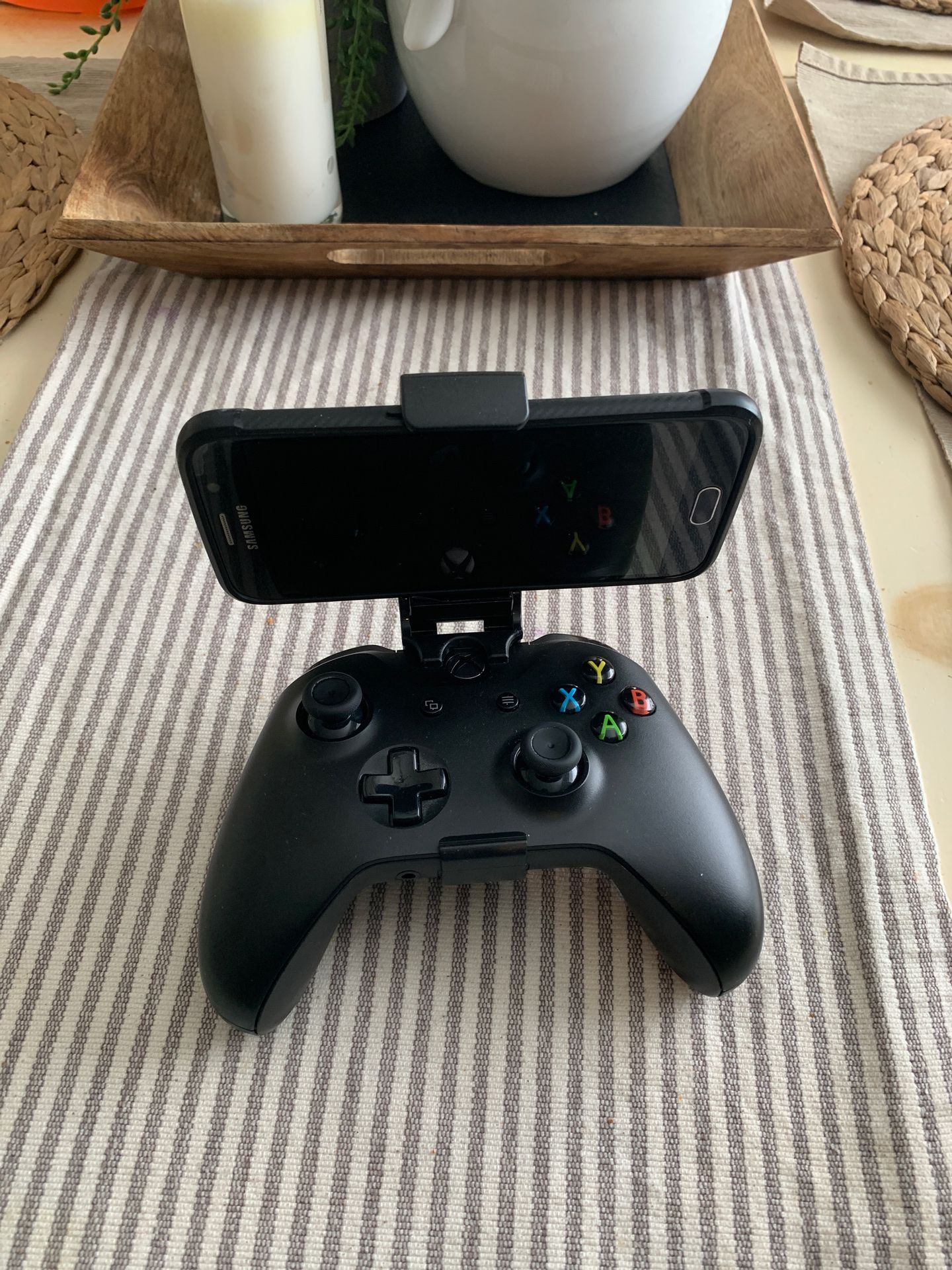 Xbox /PS4 controller phone clip