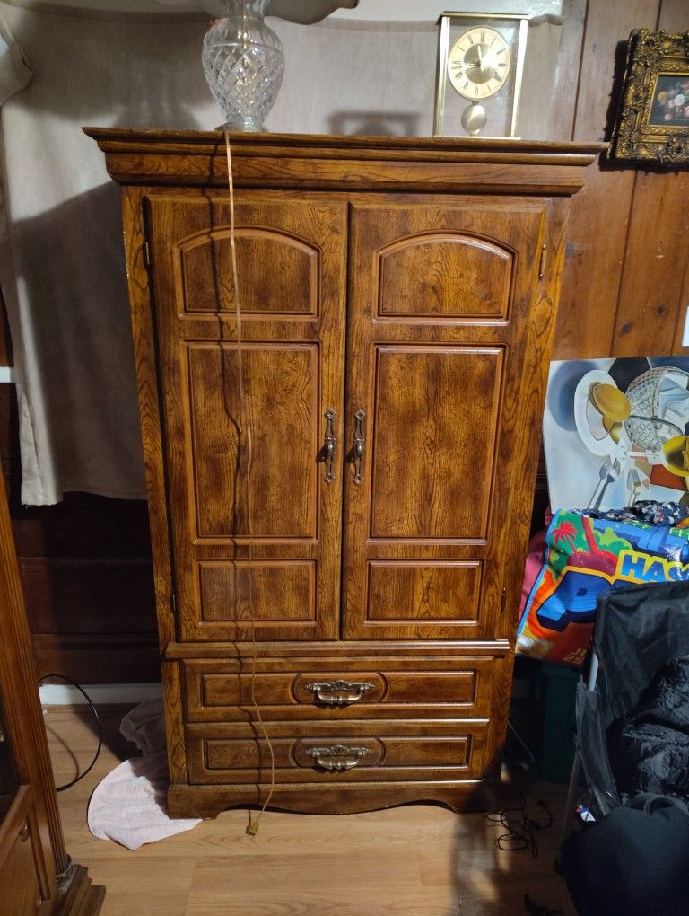 Armoire Antique