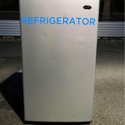 Sanyo Mini Fridge 