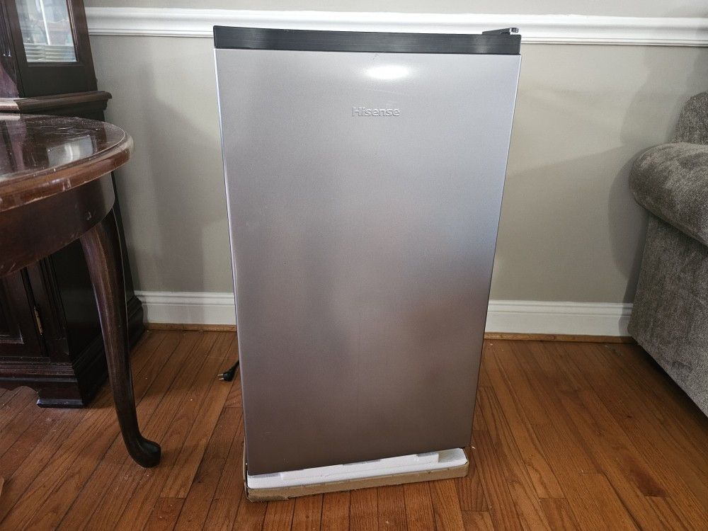 Hisence Mini Refrigerator 