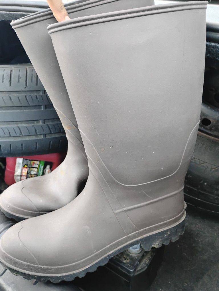 Rain Boots Fits People With Size 9-11 Good 