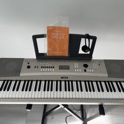 Yamaha Portable Grand YPG-235