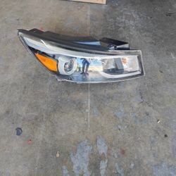 2015 2016 2017 2018 Kia Sedona Headlight Right (Passenger Side