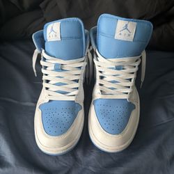 Jordan 1 “Legend Blue”