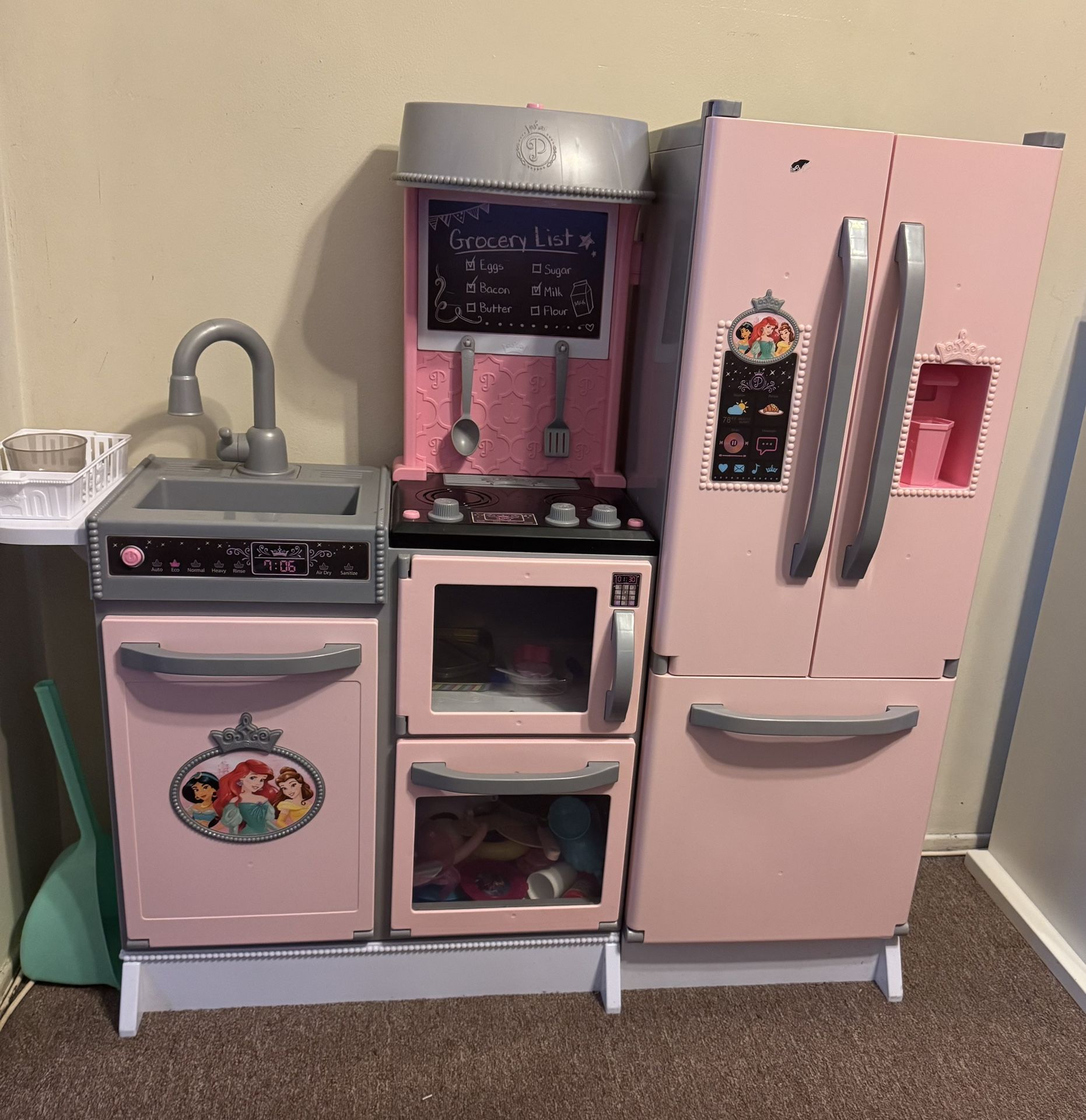 Disney princess gourmet kitchen