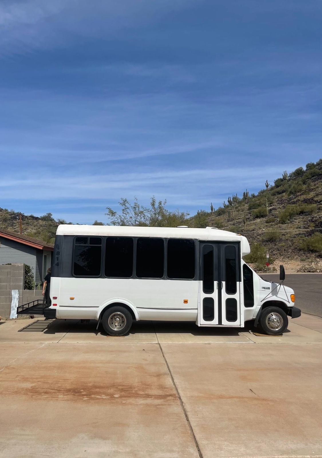Ford E-350 Shuttle Bus