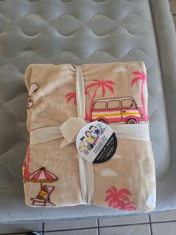 Brand New Peanuts Summertime Road trip Snoopy Twin Size Blanket