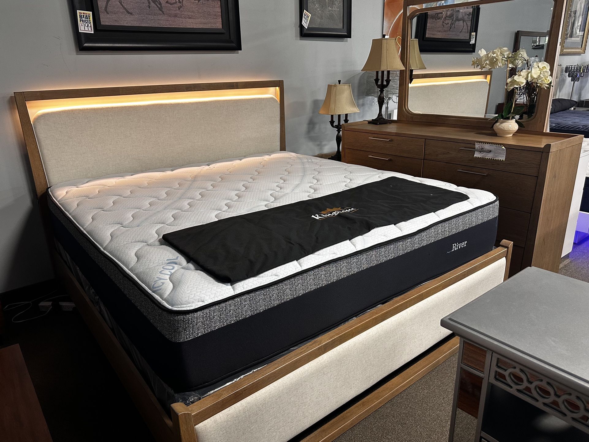 Beautiful Bedroom Set! $2299 🧡📦🔥