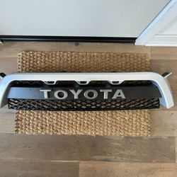 Toyota 4unner 2010-2013 Painted Silver Pro grill