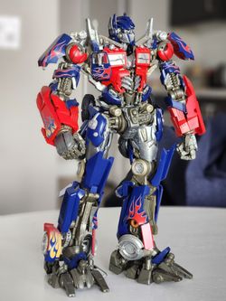 Optimus Prime DotM model kit