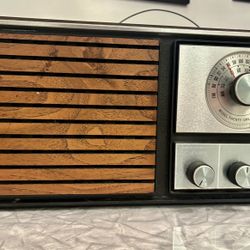 KLH Model Twenty-One (21) AM/FM Vintage radio.