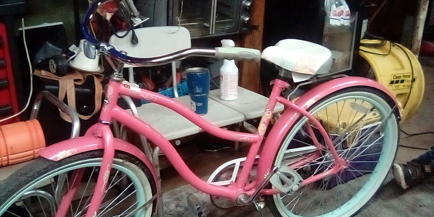 HUFFY CRANBROOK BEACH CRUISER $80 OBO....
