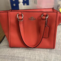 COACH handbag/purse.bright orange 🟠 / red 🔴