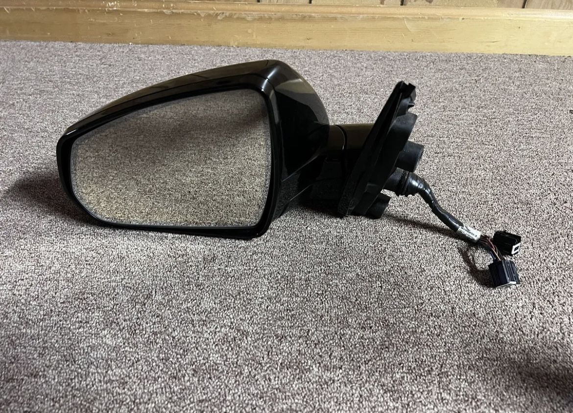 2013 Cadillac SRX Driver Side Mirror.