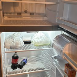 28” whirlpool refrigerator