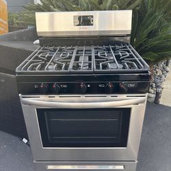 Like New Frigidaire 30" 5.3 cu. ft. Freestanding Gas Range