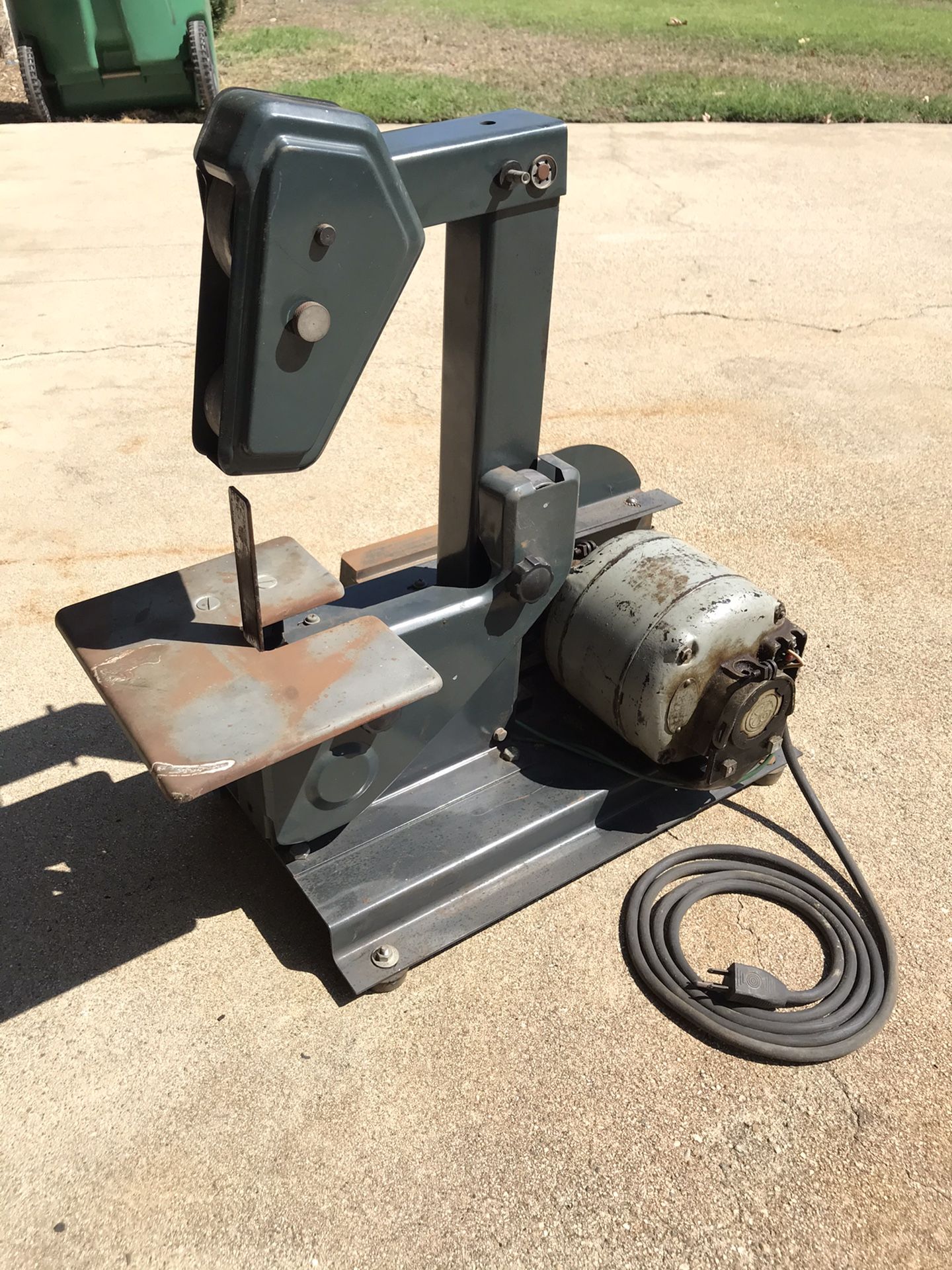 American Machine & Tool Co. (AMT) 1x42” Belt & 8” Disc Sander for Sale