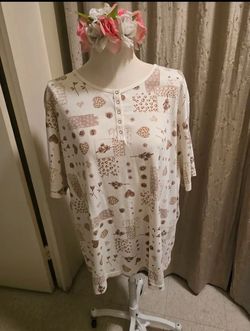 Short Sleeve Top with Hearts and Leopard Print use size 30/32