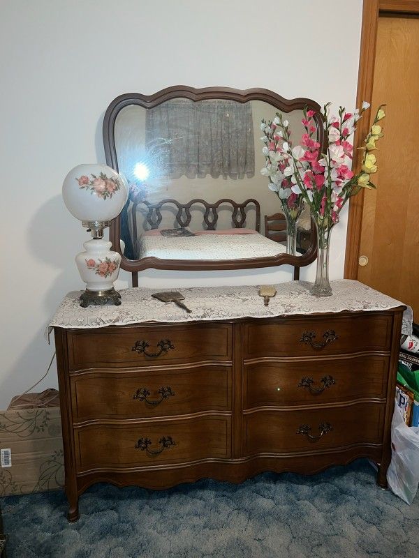 Bassett Furniture, (As in Store In Cherry Hill, NJ, Tall Men's Dresser 3 Views, Woman's Dresser-2 Views, Bed 1view SET> Condition--1 Price