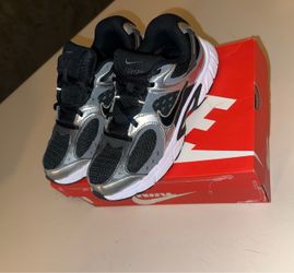 Nike V5 RNR Size 5