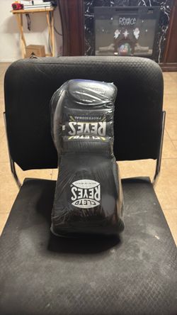 Cleto Reyes pro boxing gloves