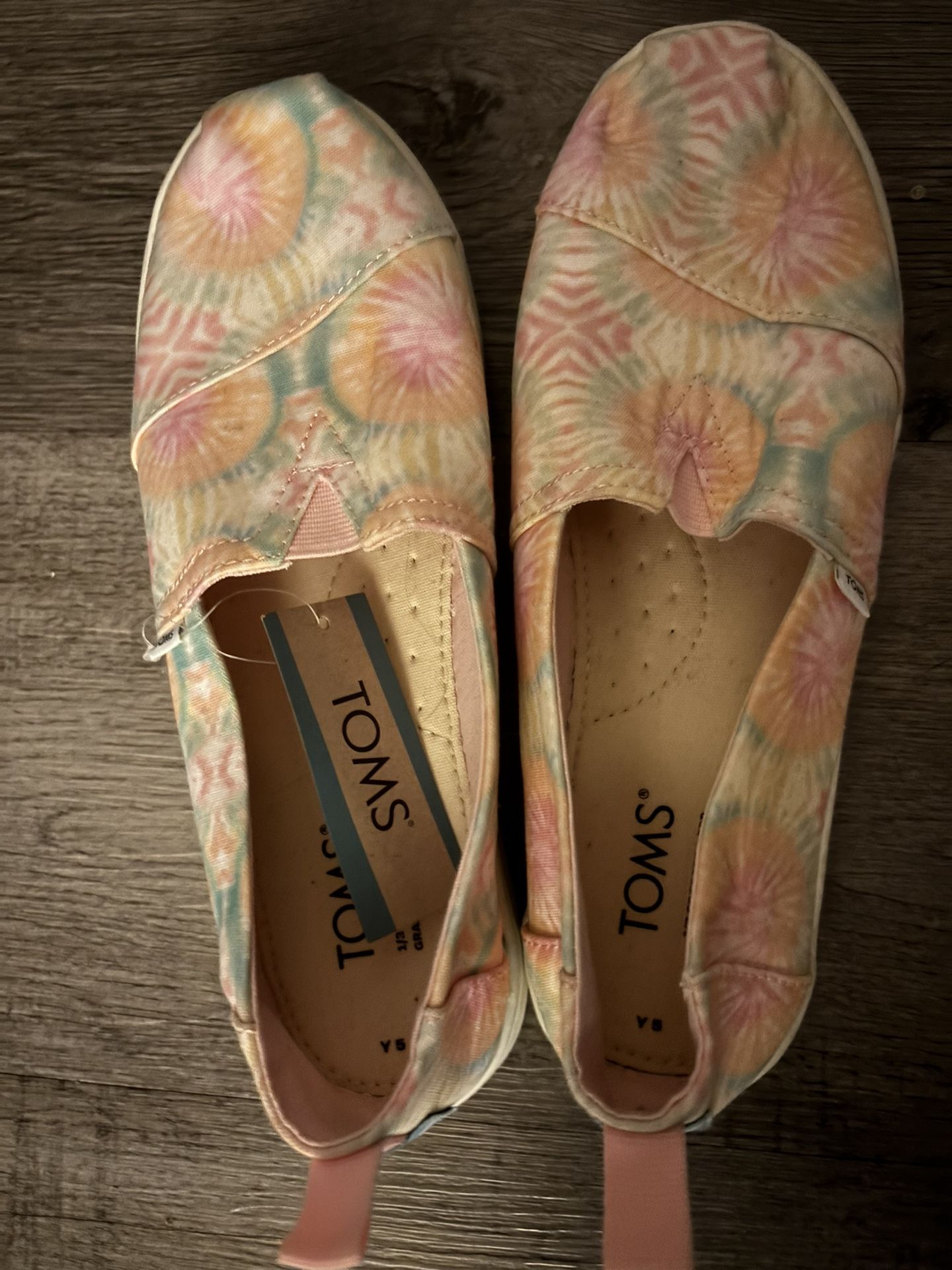 Brand New With Tag Toms Shoes Size 5