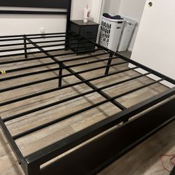 black metal/wood queen size bed frame 