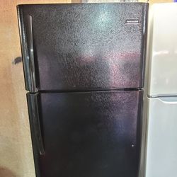 2021 Black Frigidaire Apartment Size 18cu Ft Top Freezer Refrigerator 30" Wide 