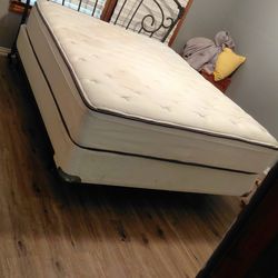 Queen bed w frame and bottom