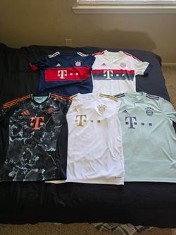 Bayern Munich jersey bundle size L