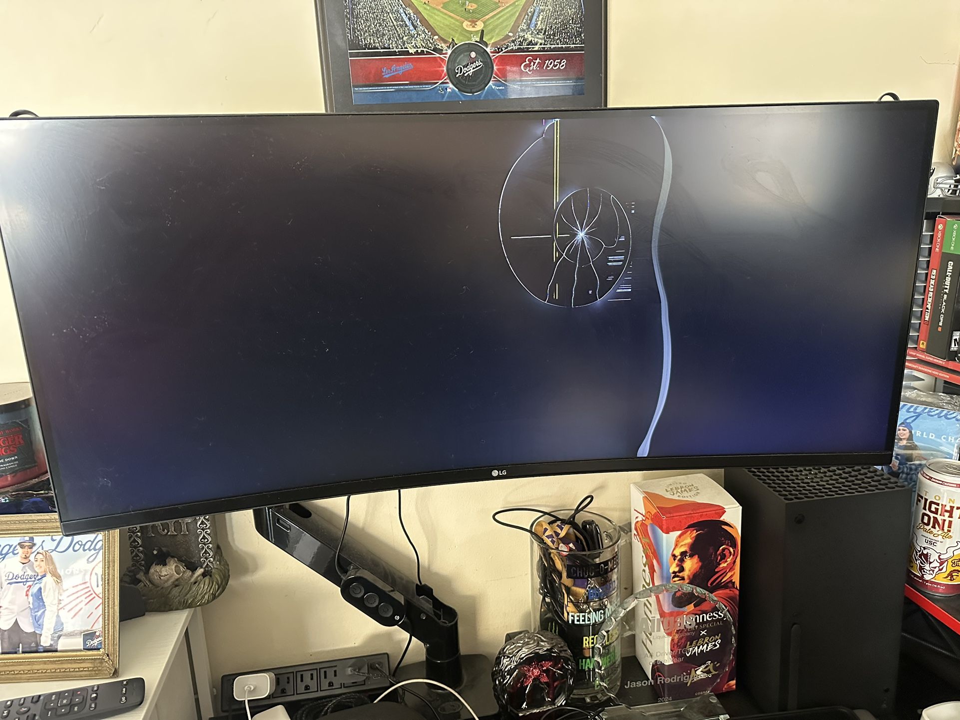 34’ Curved monitor Cracked Screen