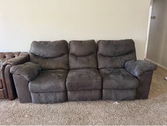 Couch with 2 recliners