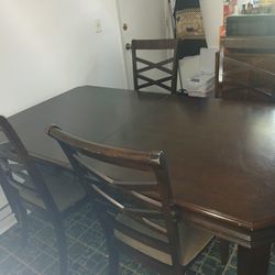 A Very Beautiful Kitchen Table  In Very Good Condition Ashley  Ablo Español 