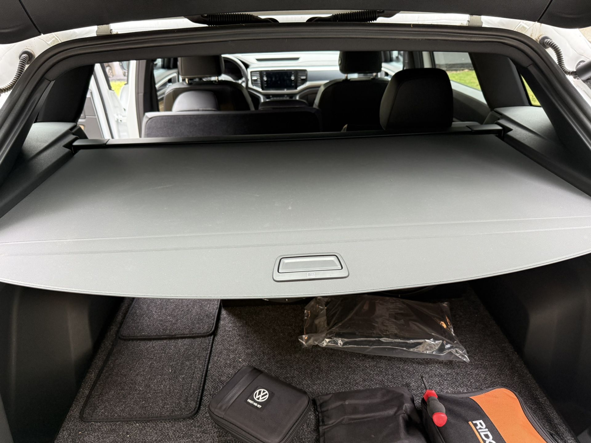 Atlas Cross Sport   Cargo Cover 