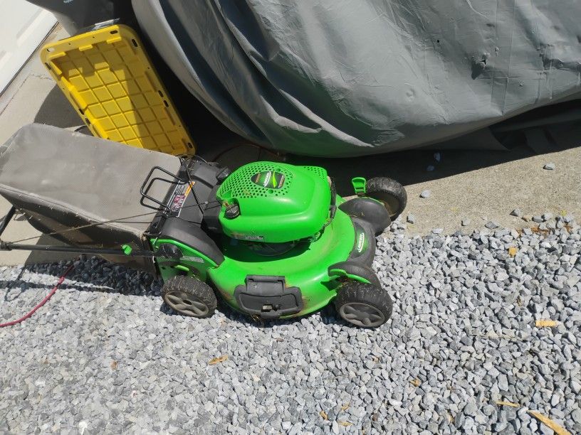 Yard Machine 21 Inch Lawn Mower With Bagged