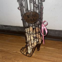 Wine-themed accessories