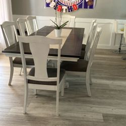 Diner Table 8 Chers  For Sell Used