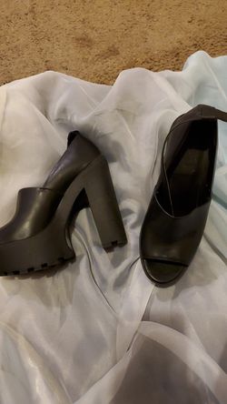 Shoes size 7 $5 dollars